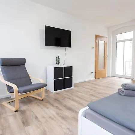 Schickes 1-raum-apartment Mit Balkon Und Vollausgestatteter Kueche Lägenhet