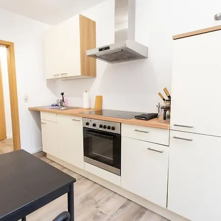 Schickes 1-raum-apartment Mit Balkon Und Vollausgestatteter Kueche