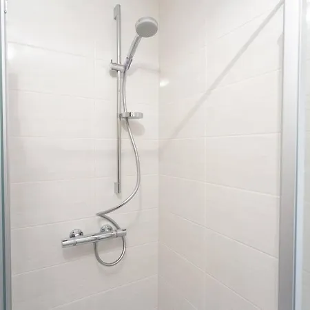 Schickes 1-raum-apartment Mit Balkon Und Vollausgestatteter Kueche 켐니츠