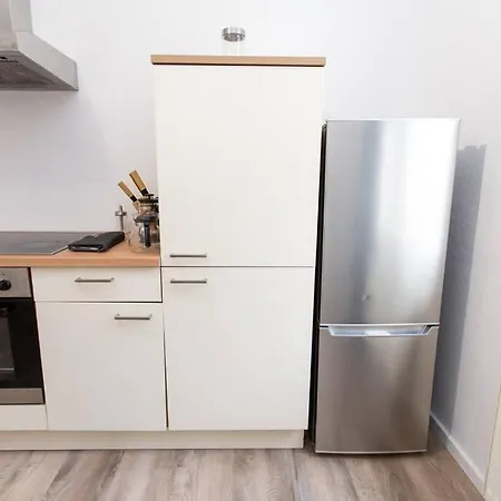 Schickes 1-raum-apartment Mit Balkon Und Vollausgestatteter Kueche *